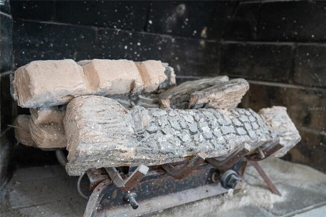 Building Photo - 1897 Dolphin Blvd S