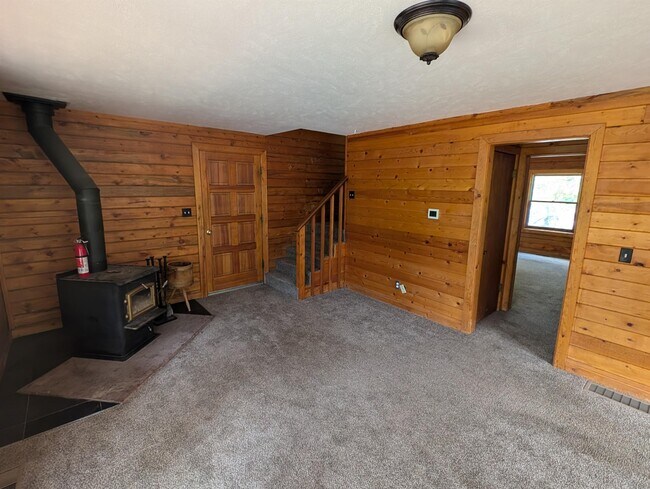 Building Photo - 3137 Ridge Rd