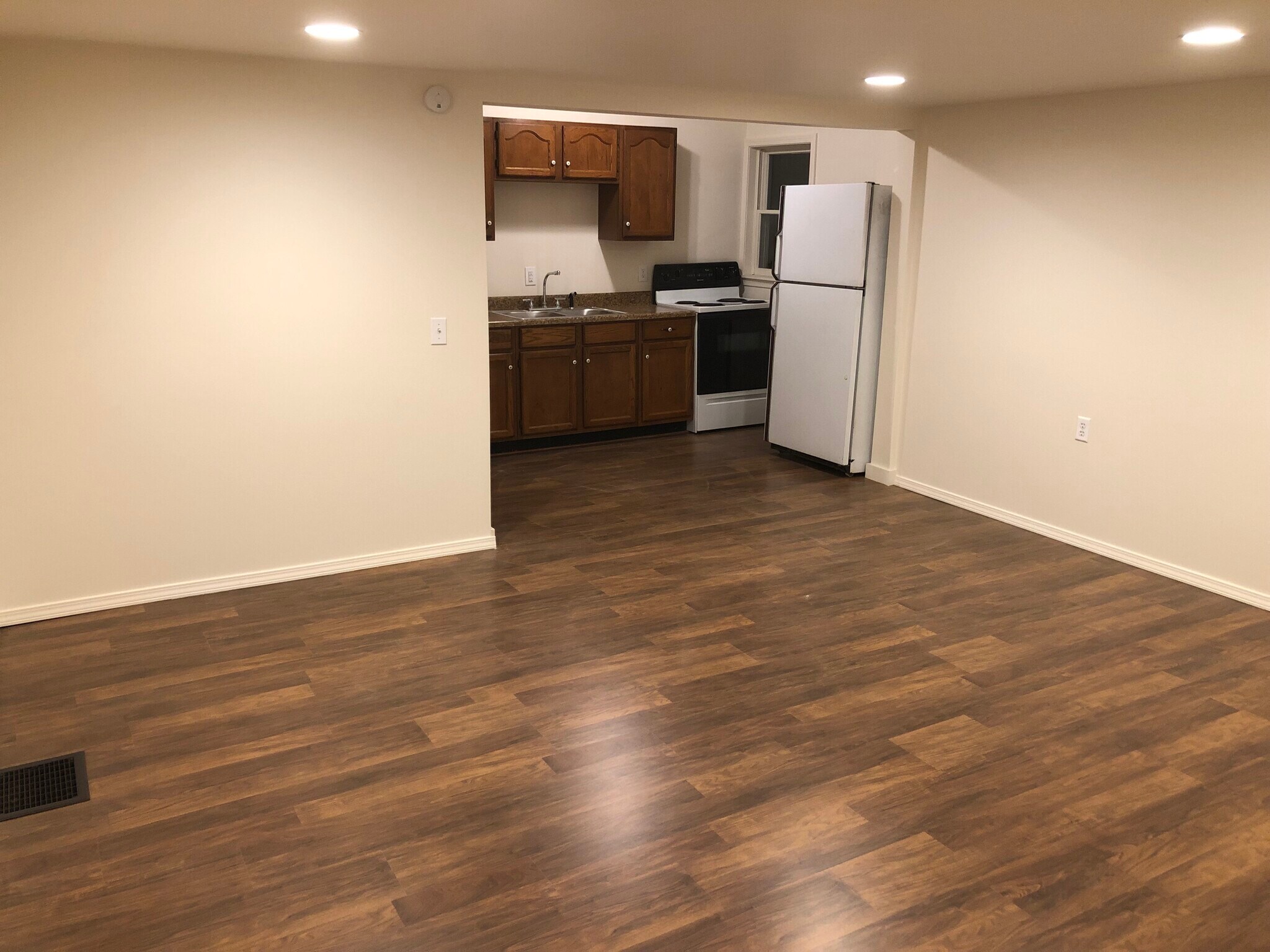 Building Photo - 307 Gilmore Ave