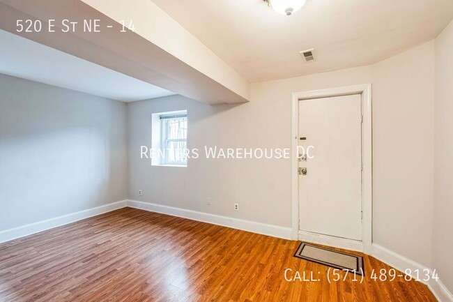 Building Photo - Light & Bright 1Bd Condo with Spacious Pri...