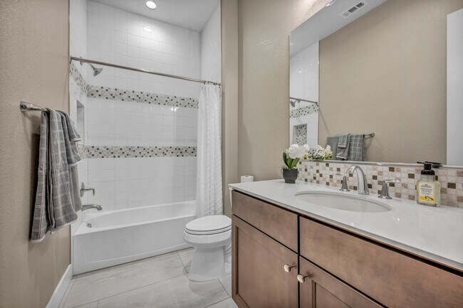 Building Photo - 619 Camargue Trl