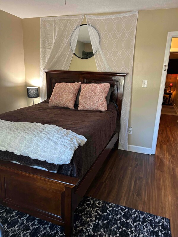 Building Photo - 14 The Cors