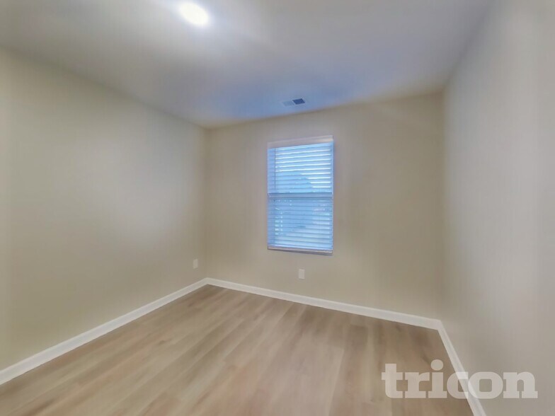 Building Photo - 1013 Pepper Stone Dr