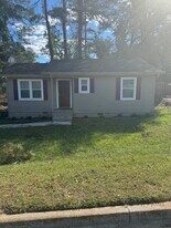 Building Photo - 2432 Lumpkin Rd