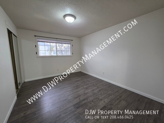 Building Photo - 9144 W Dalton Pl