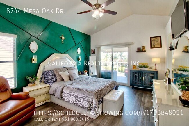 Building Photo - 8744 Mesa Oak Dr