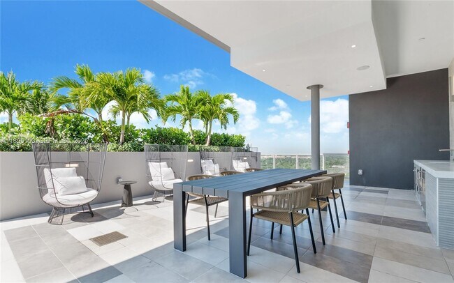 Building Photo - 9600 S Dixie Hwy