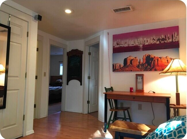 Building Photo - 2-112 S Florence St