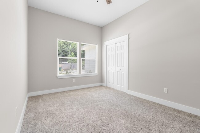 Building Photo - 5 Romana Ln