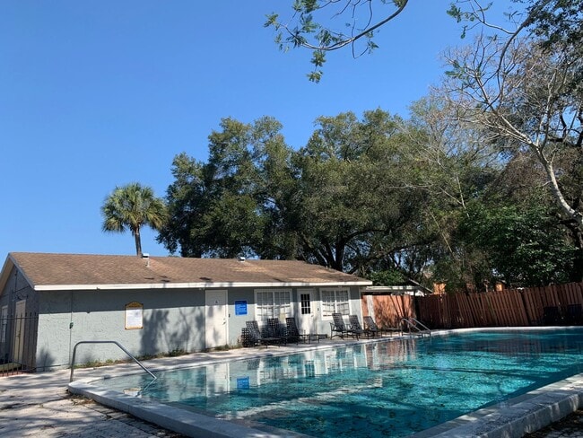 Building Photo - Price Reduced!! 2bed/1bath condo ready Sep...