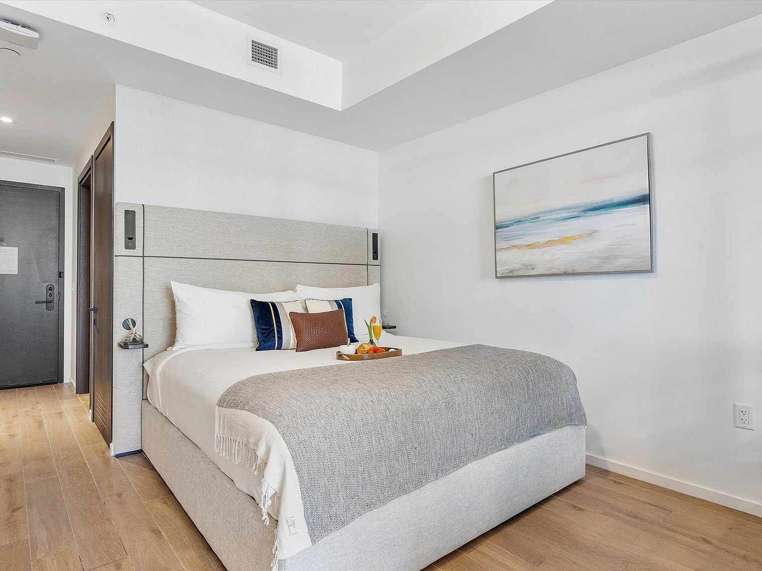 Building Photo - 398 NE 5th St