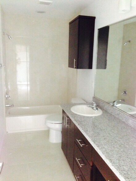 Building Photo - 1203 W Fig Ave