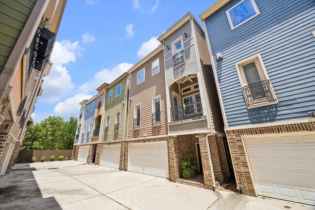 Building Photo - 609 Rutland St