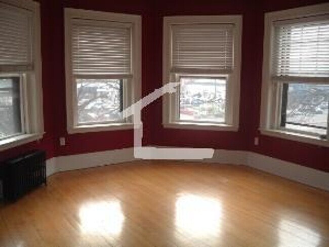 Building Photo - Packard's Corner 3 bed w/dishwasher, TONS ...