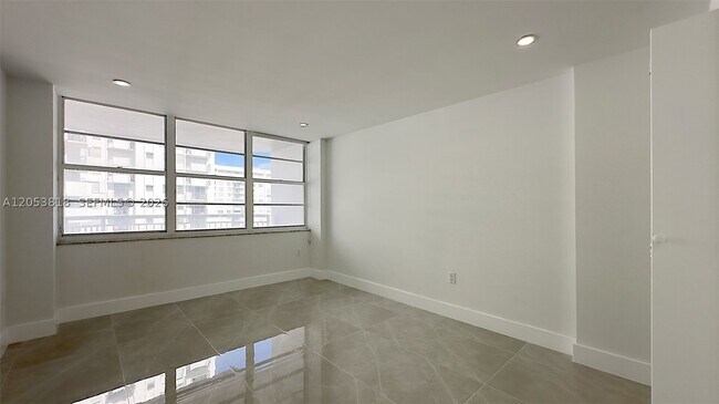 Building Photo - 18051 Biscayne Blvd