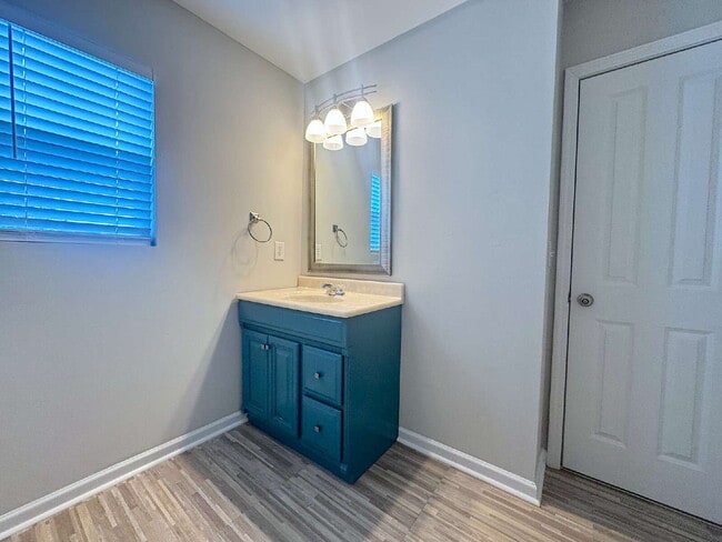 Building Photo - Spacious Three Bedroom Home in Churchill N...