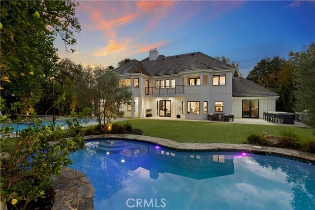 Building Photo - 5946 Woodlake Ave