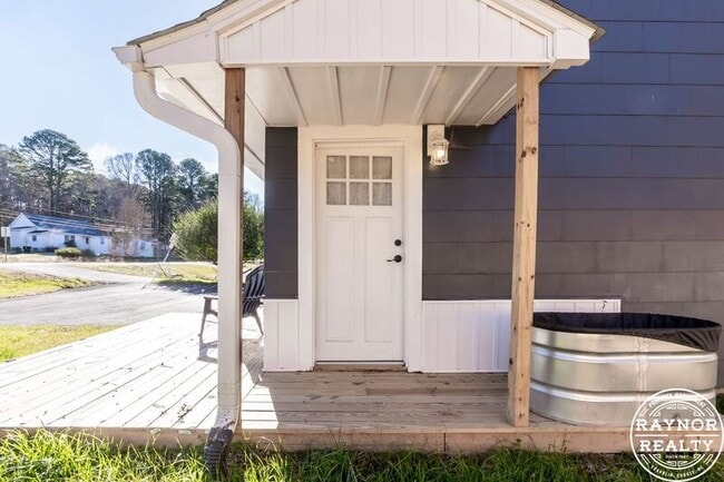 Building Photo - 429 N Main St