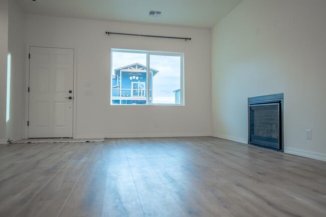 Building Photo - 5026 E Retreat Cir