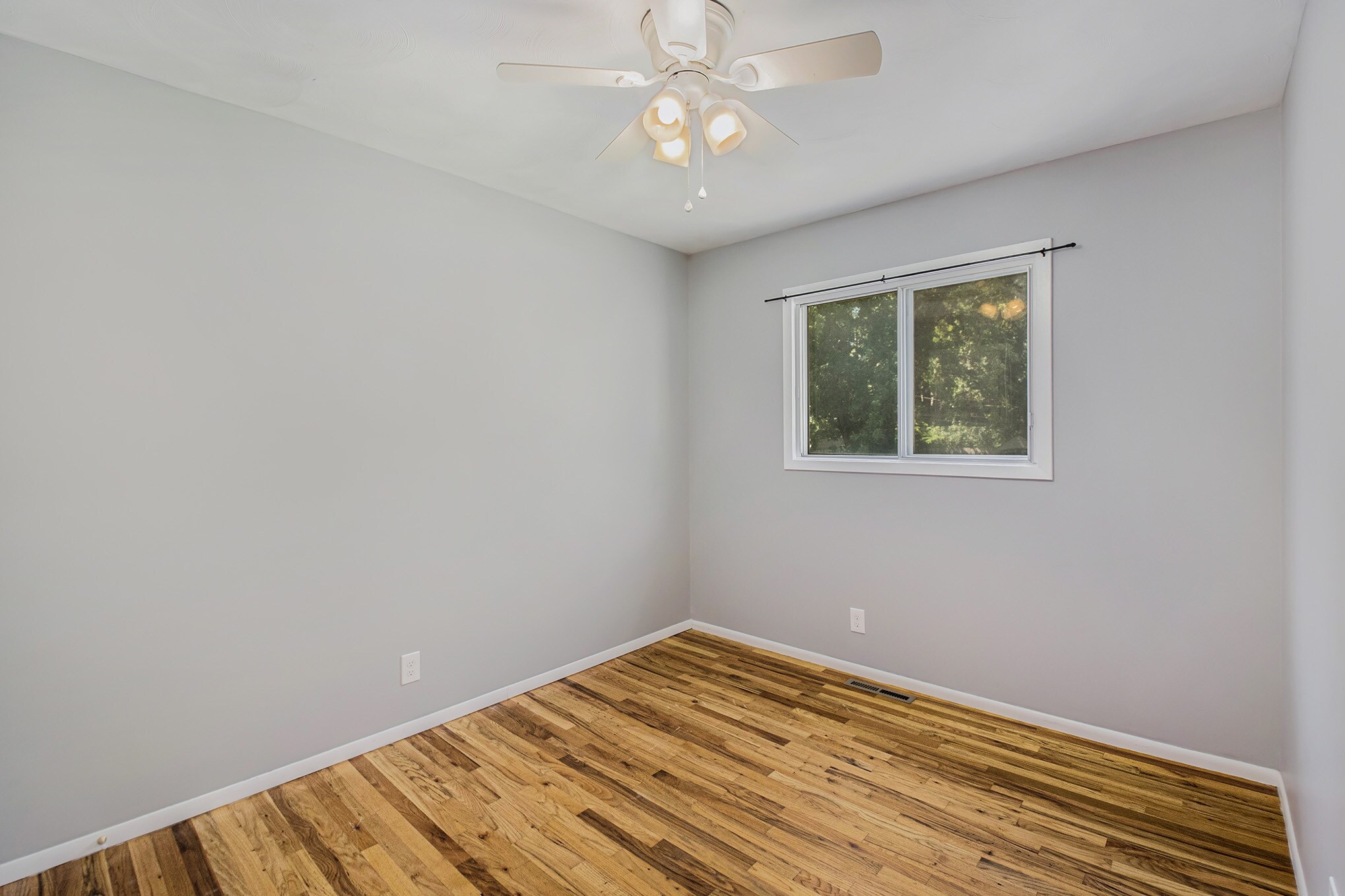 Master Bedroom - 4622 Parkview Dr