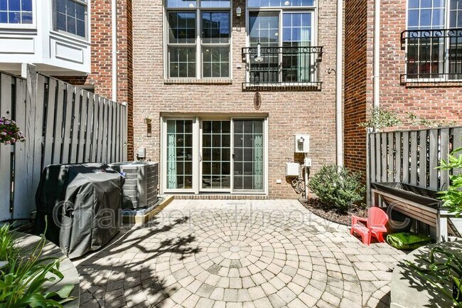 Building Photo - 1572 21st Ct N