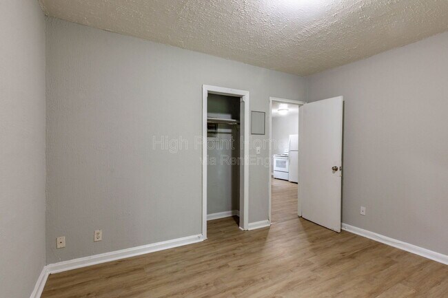 Building Photo - 433 Carver Ln