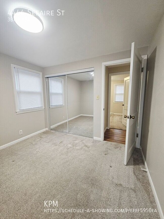 Building Photo - 4444 Seeaire St