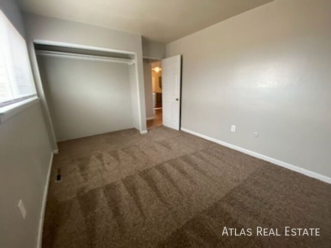 Building Photo - 934 W Moreno Ave