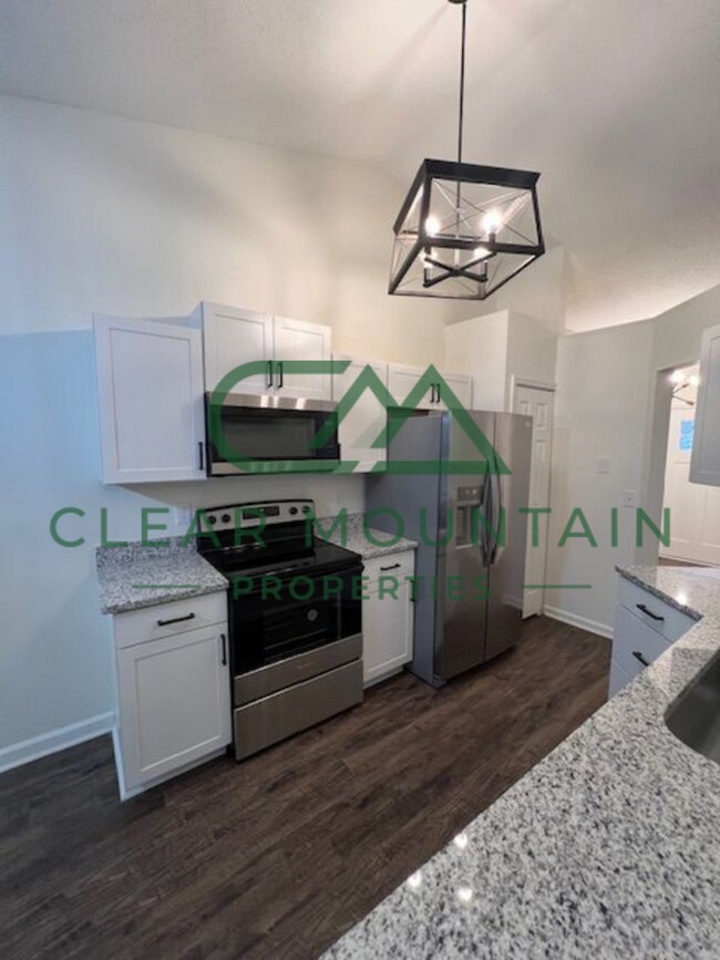 Building Photo - 3 Bedroom Updated Single Family Home