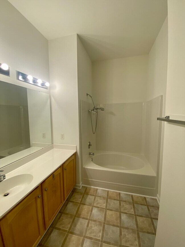 Building Photo - 3BR/2.5BA Townhouse in Ballantyne