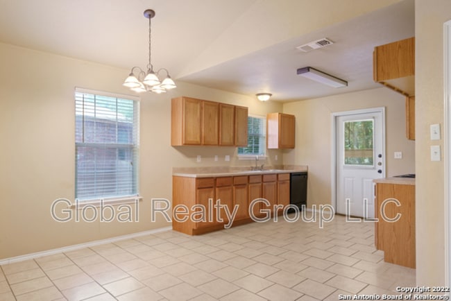 Building Photo - 280 Rosalie Dr