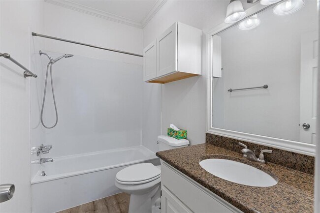 Building Photo - 1307 Kinney Ave