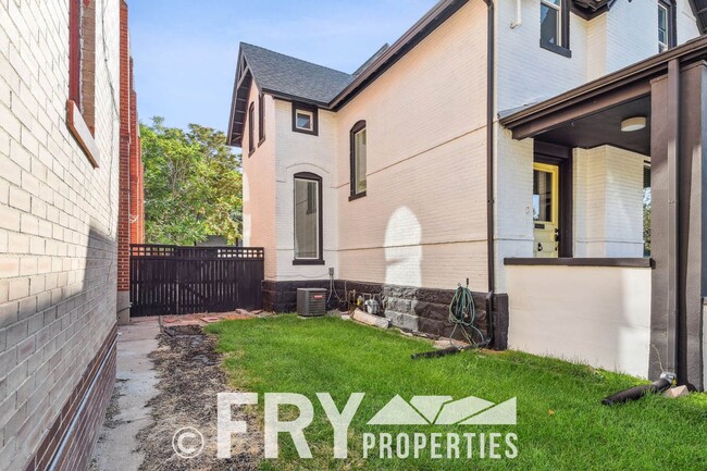 Building Photo - Stunning Victorian Home Near City Park