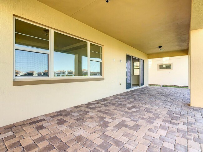 Building Photo - Eagle Creek Luxury Home