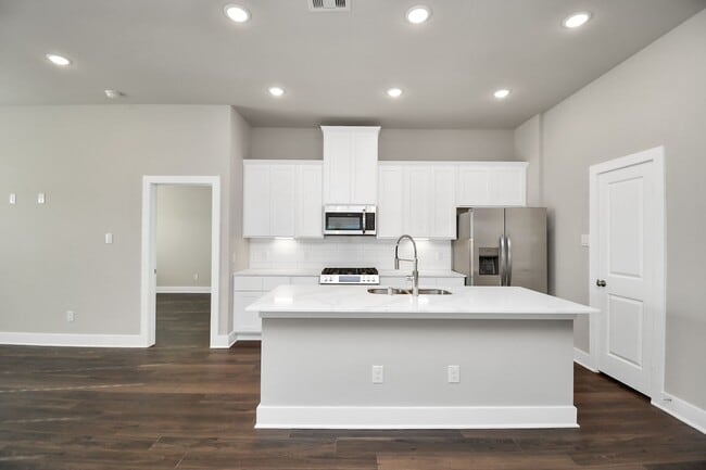 Building Photo - Elm