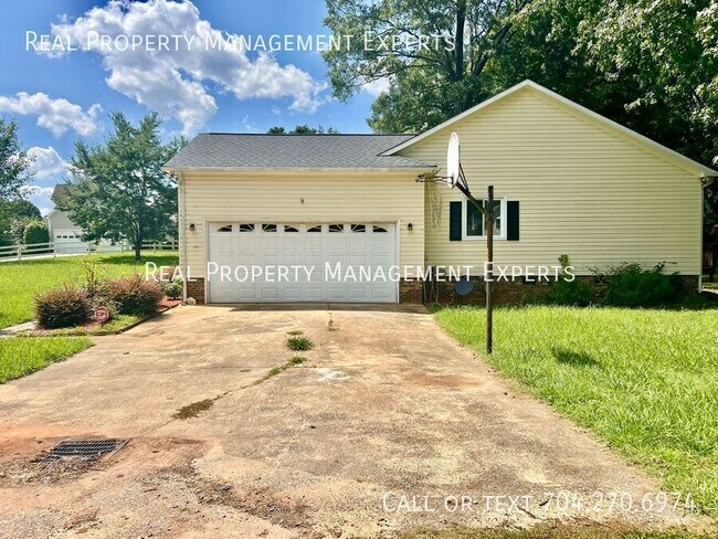 Building Photo - 7301 Gilead Rd