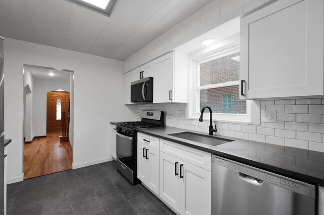 Building Photo - DON'T MISS THIS! BEAUTIFLLY RENOVATED 3 bedroom in Munhall!!