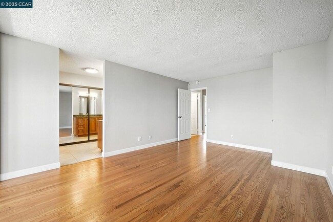 Building Photo - 267 Duperu Dr