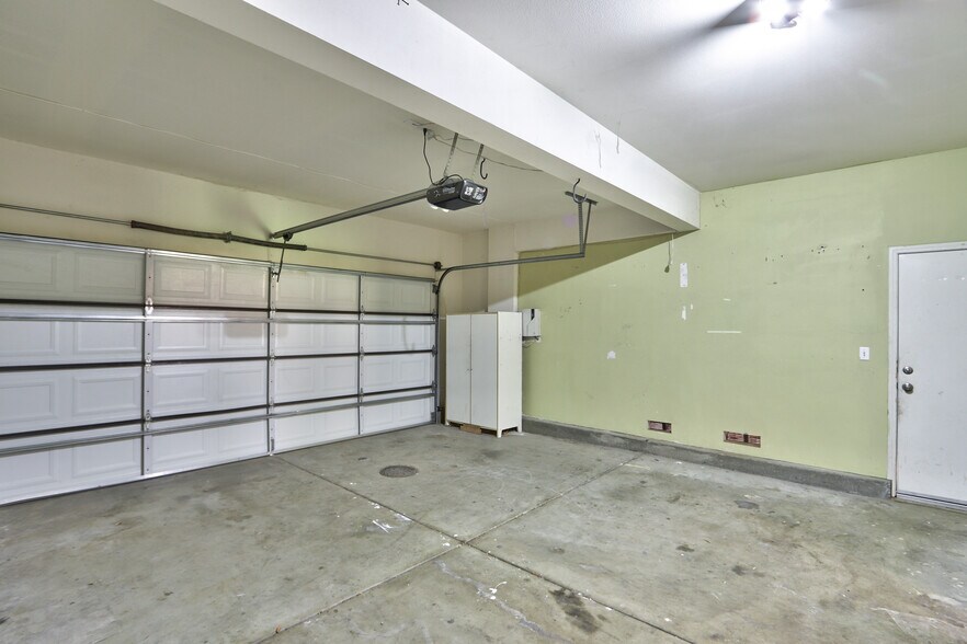 Building Photo - 36329 Capri Dr