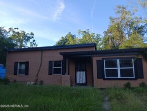 Building Photo - 3420 Japonica Rd N