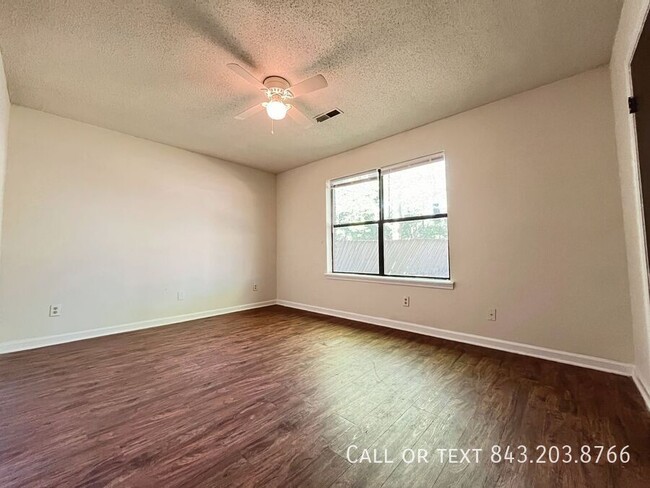 Building Photo - 105 Scaup Ct