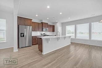 Building Photo - 4/2.5/2 Owasso!