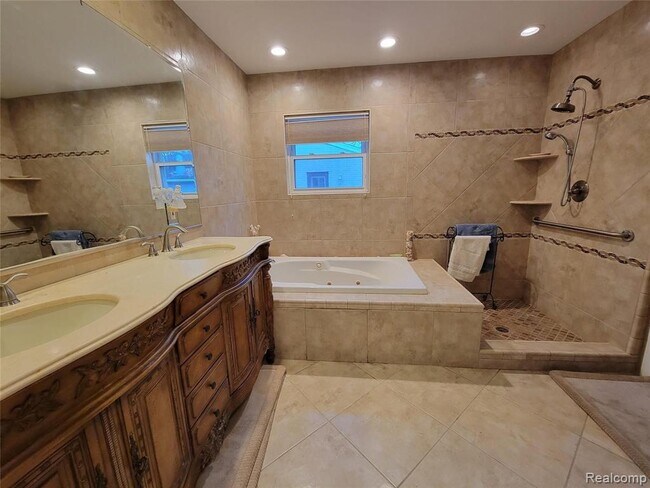 Building Photo - 18311 Norwich Rd