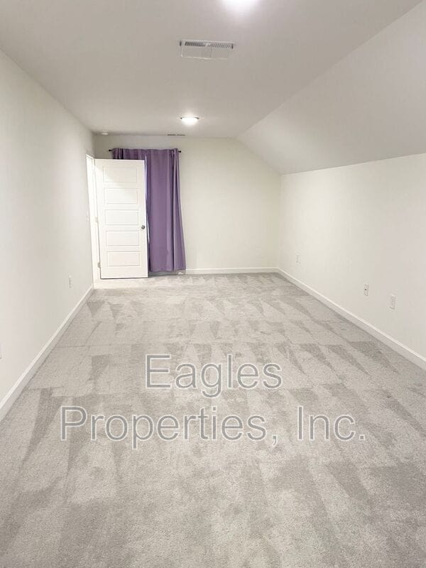 Building Photo - 300 Creeks Edge Dr