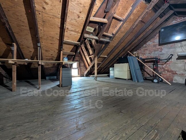 Building Photo - 304 1/2 W Martin St