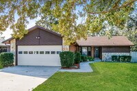 Building Photo - 806 Hardwood St