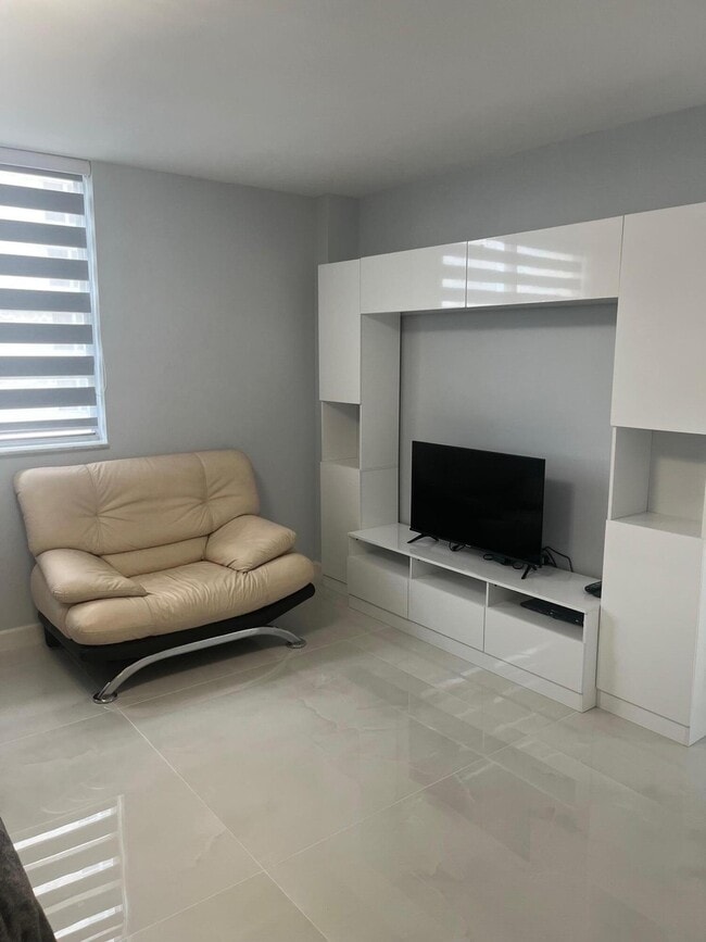 Building Photo - 1849 S Ocean Dr