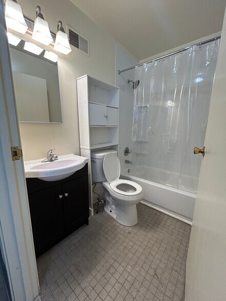 Building Photo - 4046 Ogden St