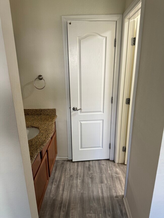 Building Photo - 525 Calle Montecito