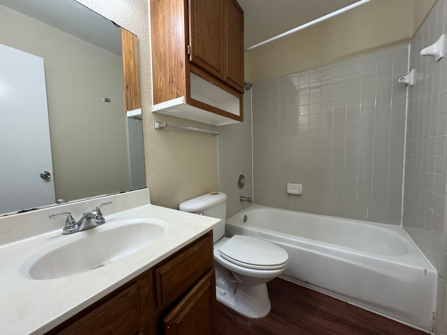 Building Photo - 1705 Cedarhill Dr